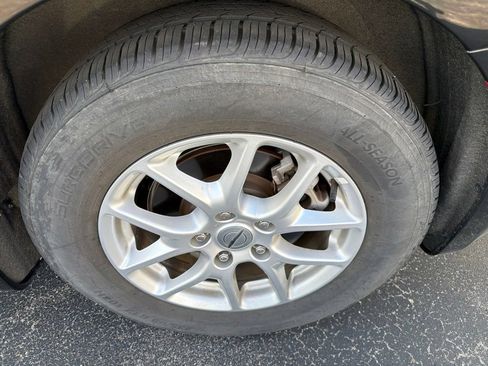 Used 2023 Chrysler Pacifica Touring-L FWD image 11