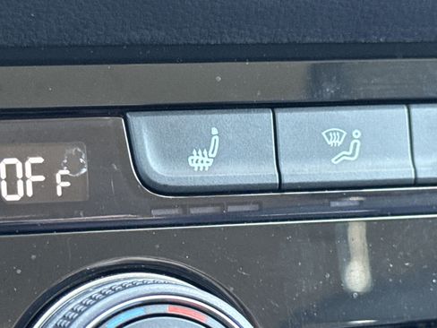 Used 2024 Volkswagen Taos SE image 15