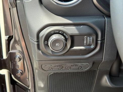 New 2026 Jeep Wrangler Unlimited Sahara AWD/4WD image 17