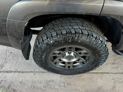 Used 2021 Toyota 4Runner Venture AWD/4WD image 29