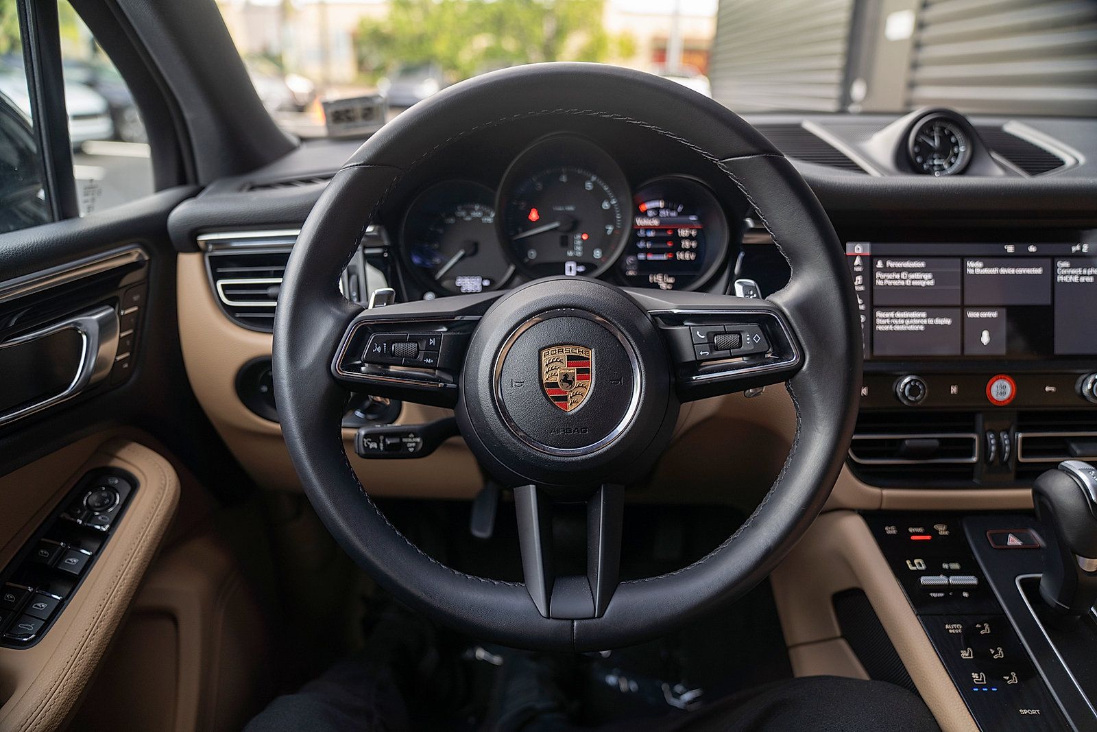 Used 2023 Porsche Macan AWD/4WD image 6