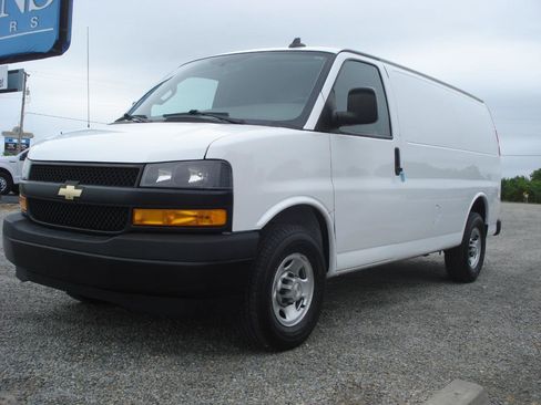 Used 2021 Chevrolet Express 2500 RWD image 4