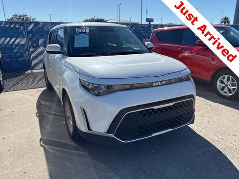 Used 2025 Kia Soul LX w/ LX Technology Package image 3