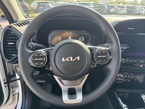 Used 2025 Kia Soul S FWD image 16