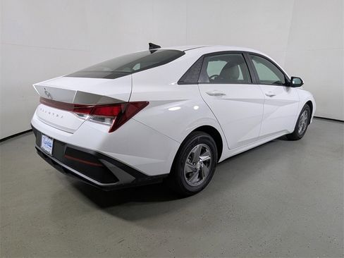 New 2025 Hyundai Elantra SE image 7