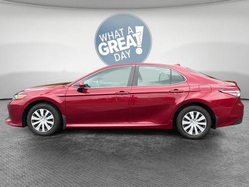 Used 2019 Toyota Camry LE FWD image 7