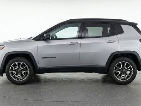 Used 2025 Jeep Compass Trailhawk AWD/4WD image 5