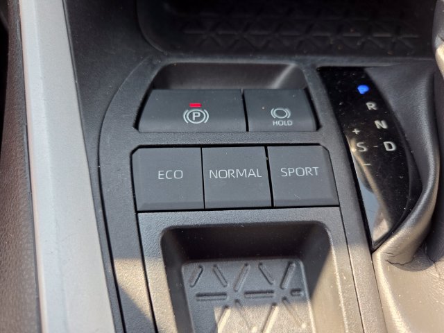 Used 2024 Toyota RAV4 LE FWD image 25