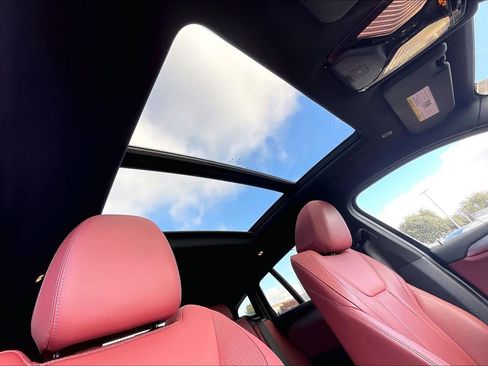 Used 2024 BMW X4 xDrive30i w/ Premium Package image 25