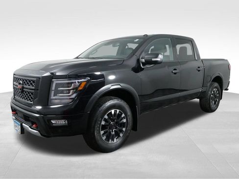 Used 2021 Nissan Titan PRO-4X w/ Pro-4x Convenience Package AWD/4WD image 5