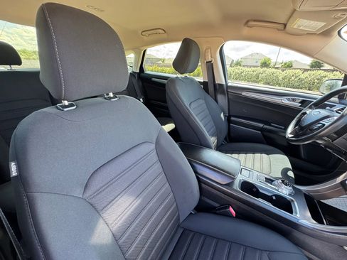 Used 2020 Ford Fusion SE FWD image 32