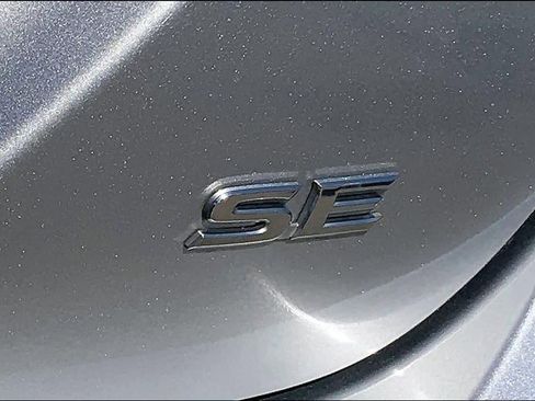 Used 2024 Toyota Camry SE image 10
