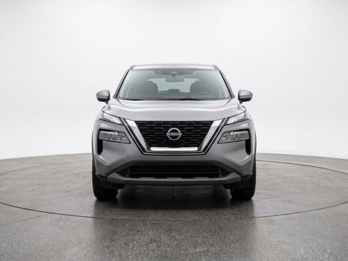 Used 2025 Nissan Rogue SV AWD/4WD image 2