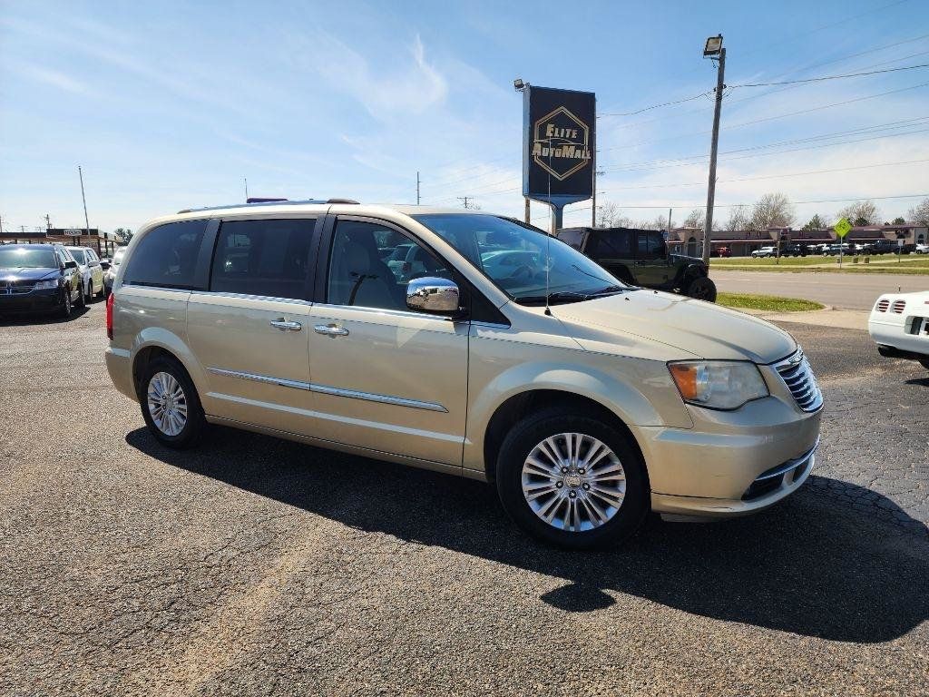 Used 2012 Chrysler Town & Country Limited w/ Luxury Group FWD image 2
