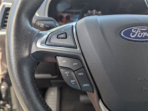 Used 2022 Ford Edge SEL image 25