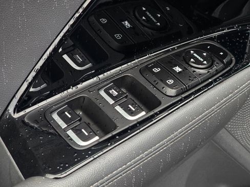 Used 2020 Kia Niro LXS image 20