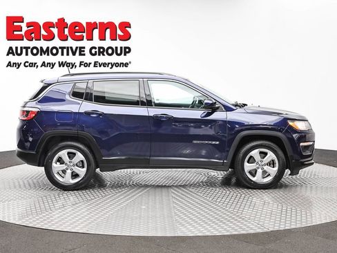 Used 2019 Jeep Compass Latitude FWD image 4