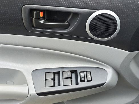 Used 2012 Toyota Tacoma PreRunner image 22