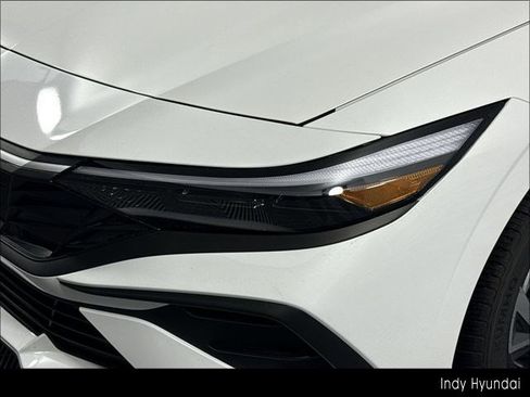 Certified 2025 Hyundai Elantra Sport FWD image 48
