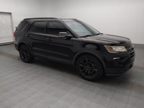 Used 2018 Ford Explorer XLT w/ Equipment Group 202A FWD image 11