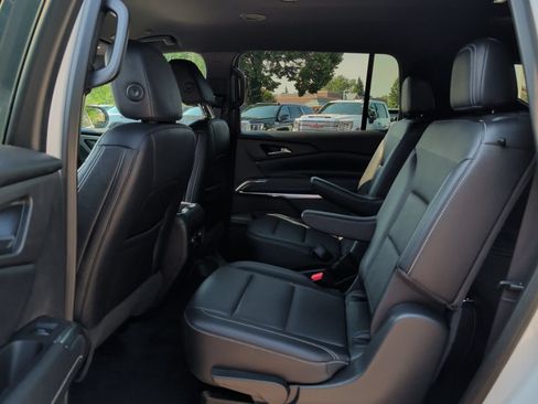Used 2025 Chevrolet Traverse LT FWD image 26