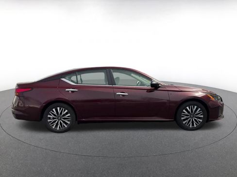 Used 2025 Nissan Altima 2.5 SV FWD image 15