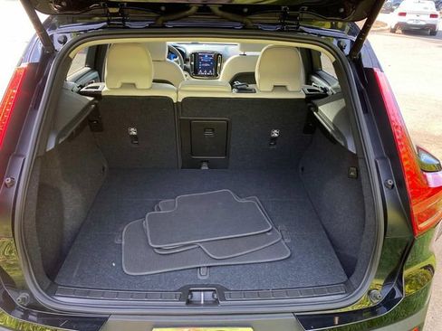 Used 2023 Volvo XC40 B5 Plus AWD/4WD image 29