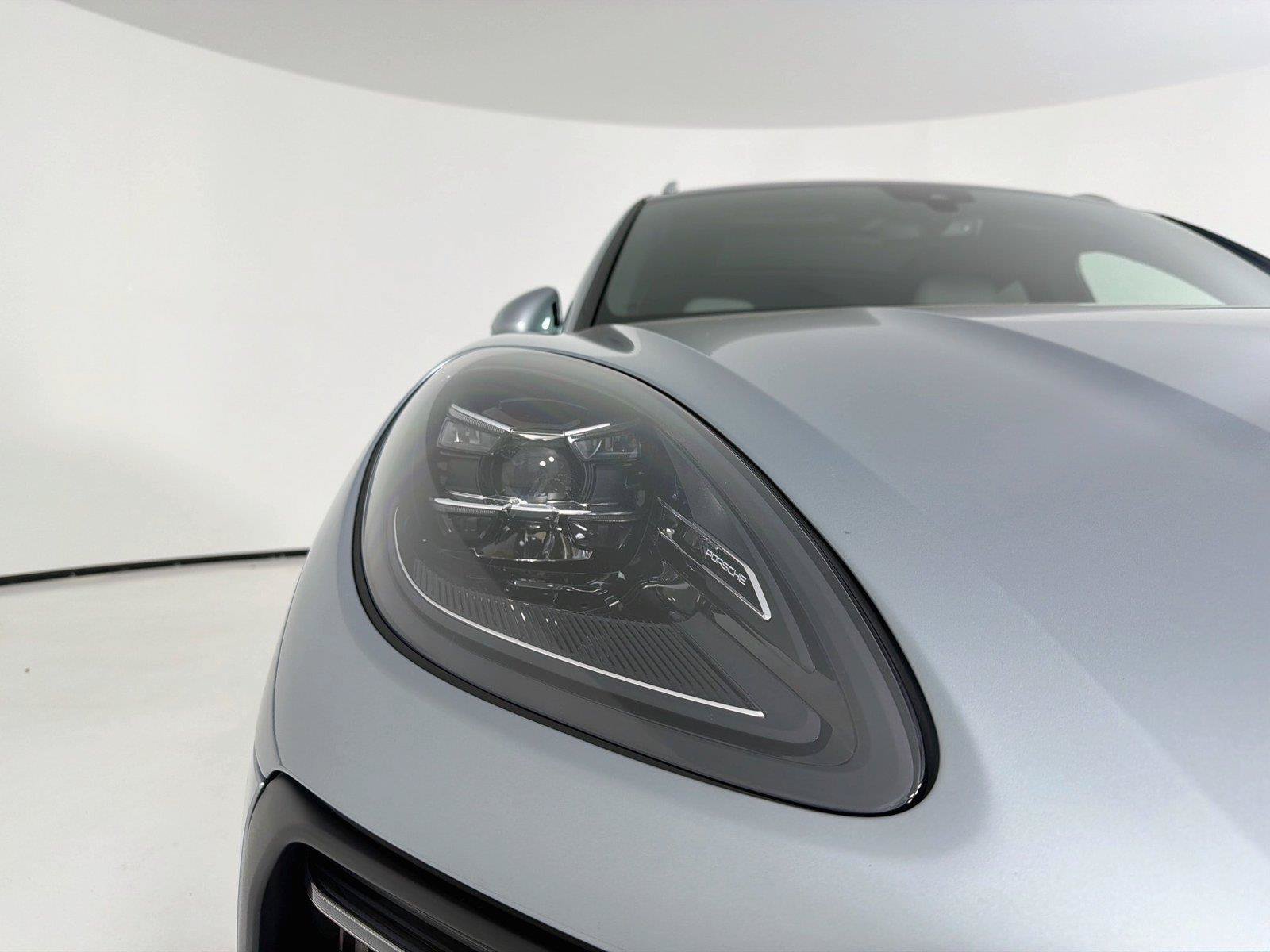 Certified 2023 Porsche Macan S AWD/4WD image 23