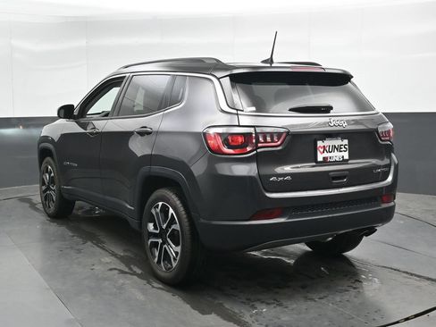 Used 2022 Jeep Compass Limited w/ Sun and Sound Group AWD/4WD image 11