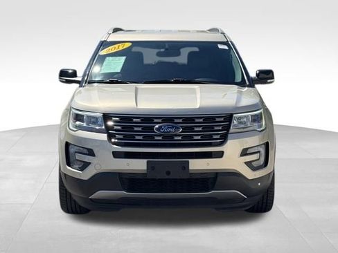 Used 2017 Ford Explorer XLT w/ Equipment Group 202A AWD/4WD image 11