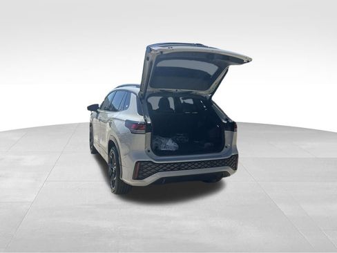 New 2026 Volkswagen Tiguan SE R-Line image 43