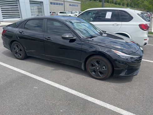 Used 2023 Hyundai Elantra SEL FWD image 4