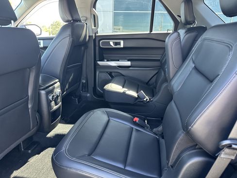 Used 2021 Ford Explorer XLT w/ Equipment Group 202A AWD/4WD image 8