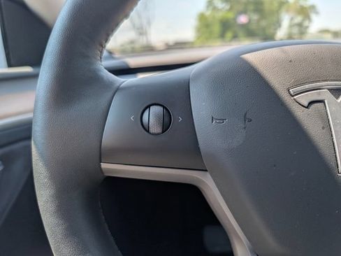 Used 2024 Tesla Model Y Long Range AWD/4WD image 19