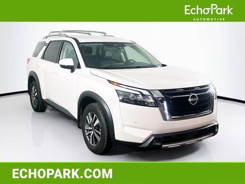 Used 2024 Nissan Pathfinder SL image 1