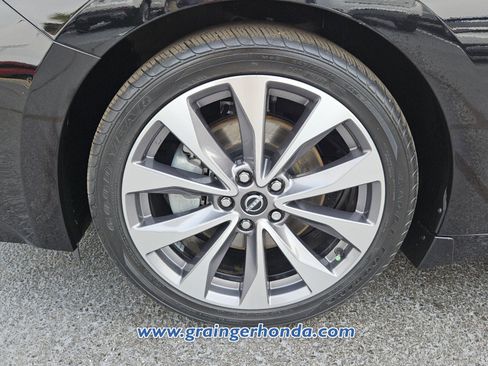 Used 2023 Nissan Maxima Platinum w/ Sport Mat Group image 9