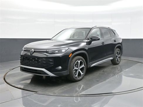 New 2026 Volkswagen Tiguan SE image 3