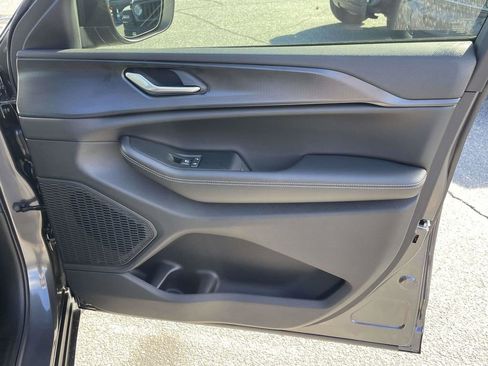 New 2025 Jeep Grand Cherokee Laredo X image 16