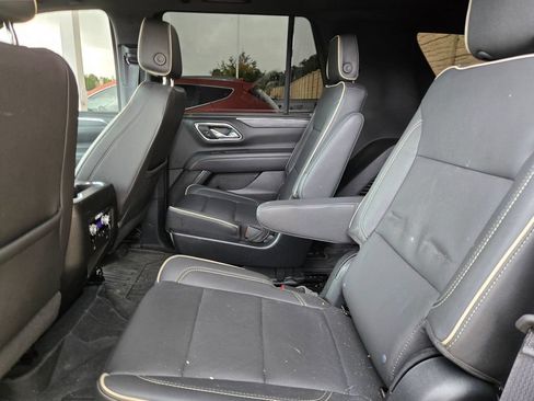 Used 2023 GMC Yukon SLT w/ SLT Premium Package RWD image 14