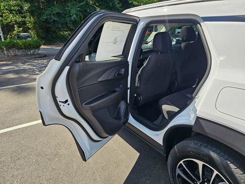 New 2026 Chevrolet TrailBlazer LT w/ LT Cold Weather Package AWD/4WD image 15