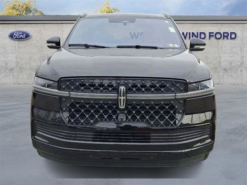 Used 2025 Lincoln Navigator Reserve w/ Jet Appearance Package AWD/4WD image 2