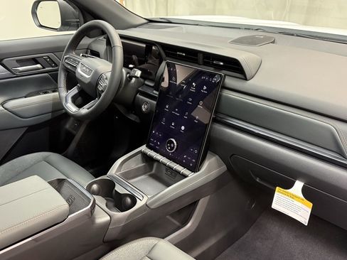 New 2026 GMC Terrain AT4 w/ LPO, Black Badging Package image 15