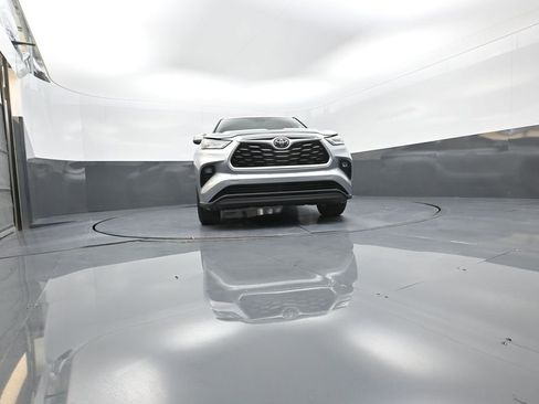 Certified 2023 Toyota Highlander LE image 32