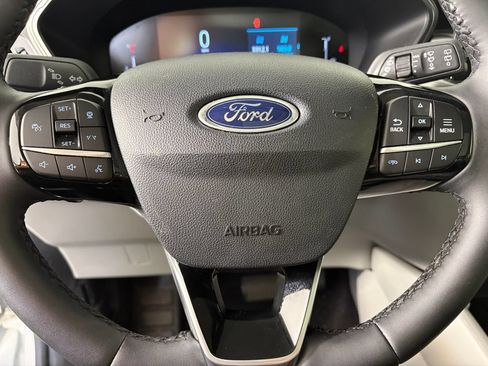 Used 2023 Ford Escape SE w/ Class II Trailer Tow Package FWD image 14
