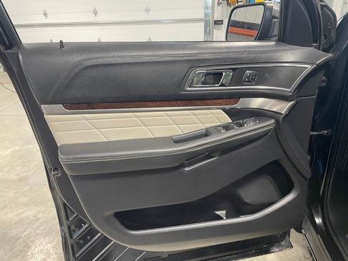 Used 2016 Ford Explorer Platinum image 14