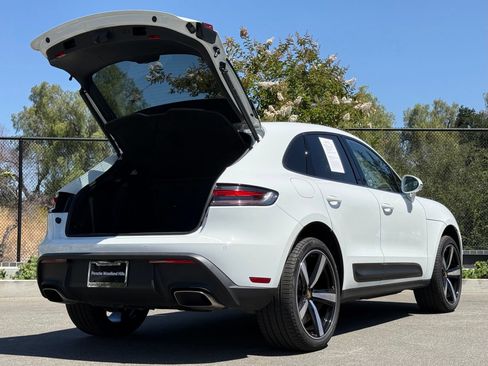 Used 2026 Porsche Macan AWD/4WD image 31