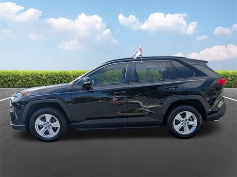 Certified 2021 Toyota RAV4 XLE w/ Convenience Package FWD image 8