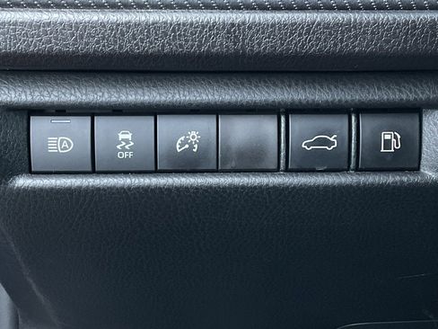 Used 2025 Toyota Camry SE image 27