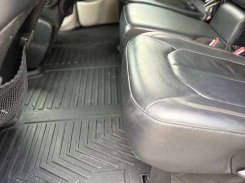 Used 2017 Chrysler Pacifica Touring-L w/ Tire & Wheel Group FWD image 28