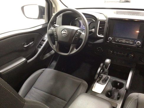 Used 2024 Nissan Frontier SV image 17